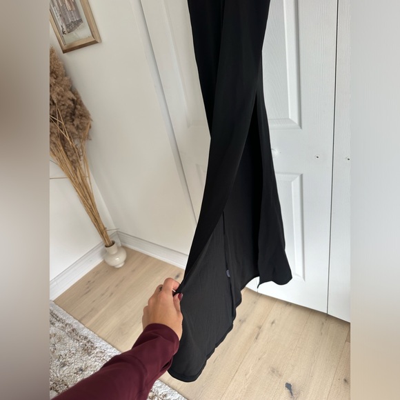 Black dress with slit - Picture 4 of 7